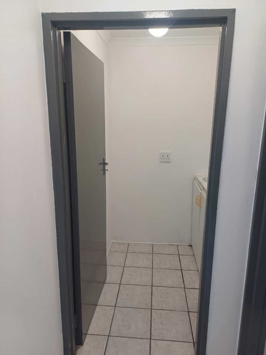 To Let Commercial Property for Rent in Okavango Park Western Cape